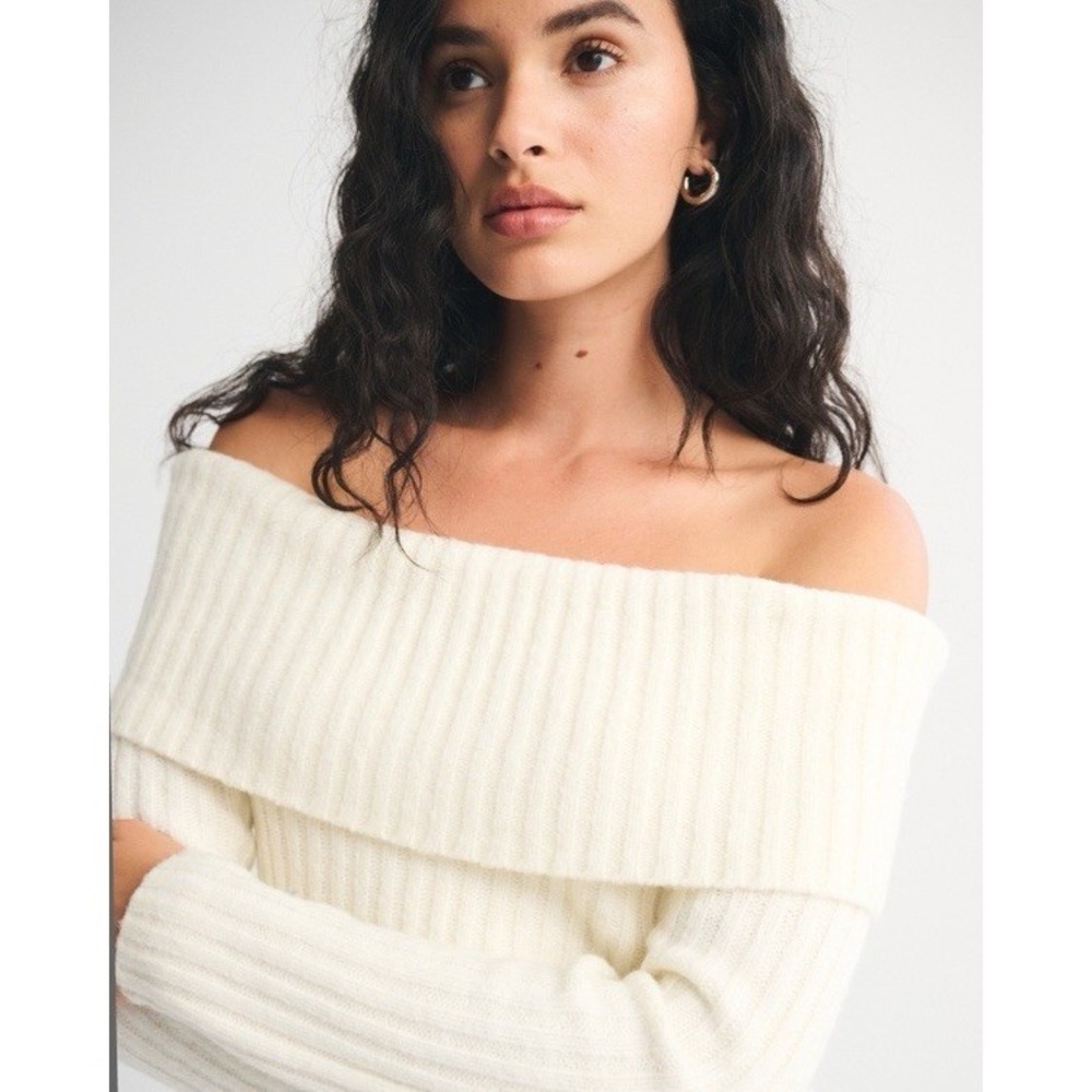 Abercrombie & Fitch Ribbed Foldover Off-The-Shoulder Sweater M White Minimalist